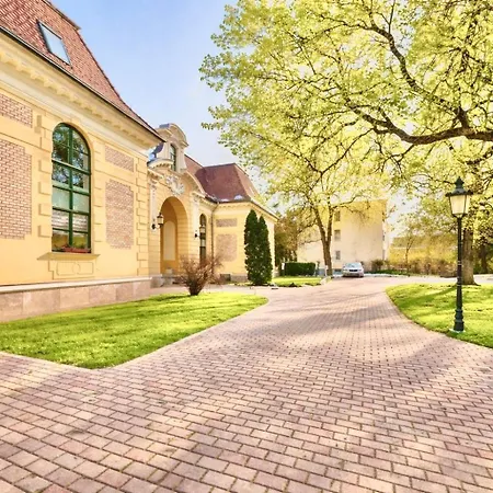 Castle Park Halásztelek